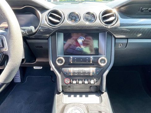 Used 2021 Ford Mustang Shelby GT500 w/ Technology Package RWD image 12