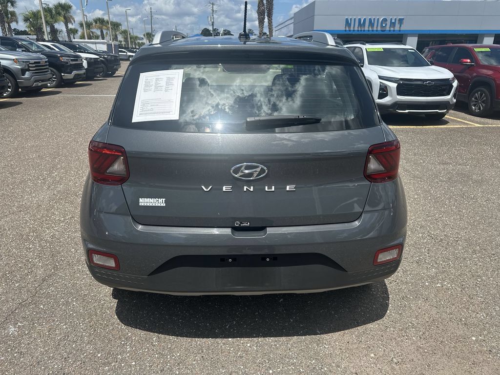 Used 2025 Hyundai Venue SEL FWD image 15