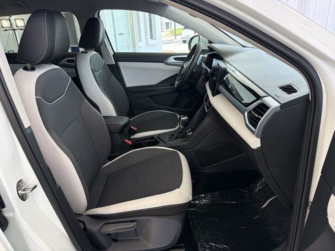New 2026 Volkswagen Taos SE FWD image 24