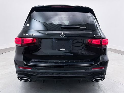 Used 2023 Mercedes-Benz GLB 250 4MATIC image 16