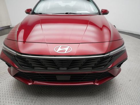 Used 2025 Hyundai Elantra Limited FWD image 21