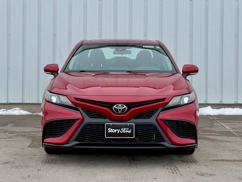 Used 2021 Toyota Camry SE w/ Cold Weather Package image 9