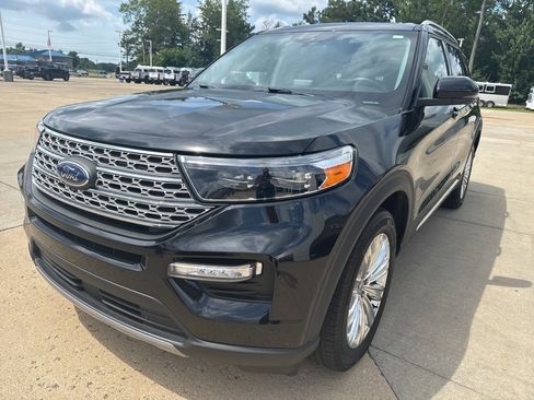 Used 2022 Ford Explorer Limited w/ Limited Technology Package image 3