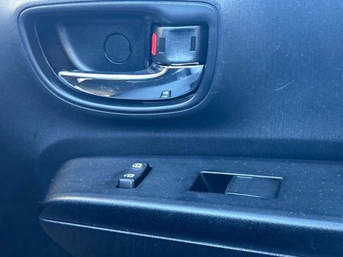 Used 2012 Toyota Yaris LE image 29