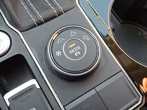 Used 2022 Volkswagen Atlas SEL image 25