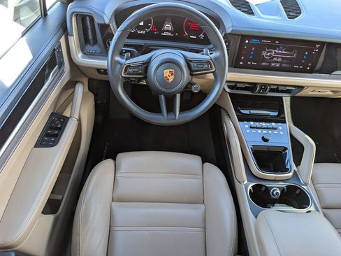 Used 2024 Porsche Cayenne image 22