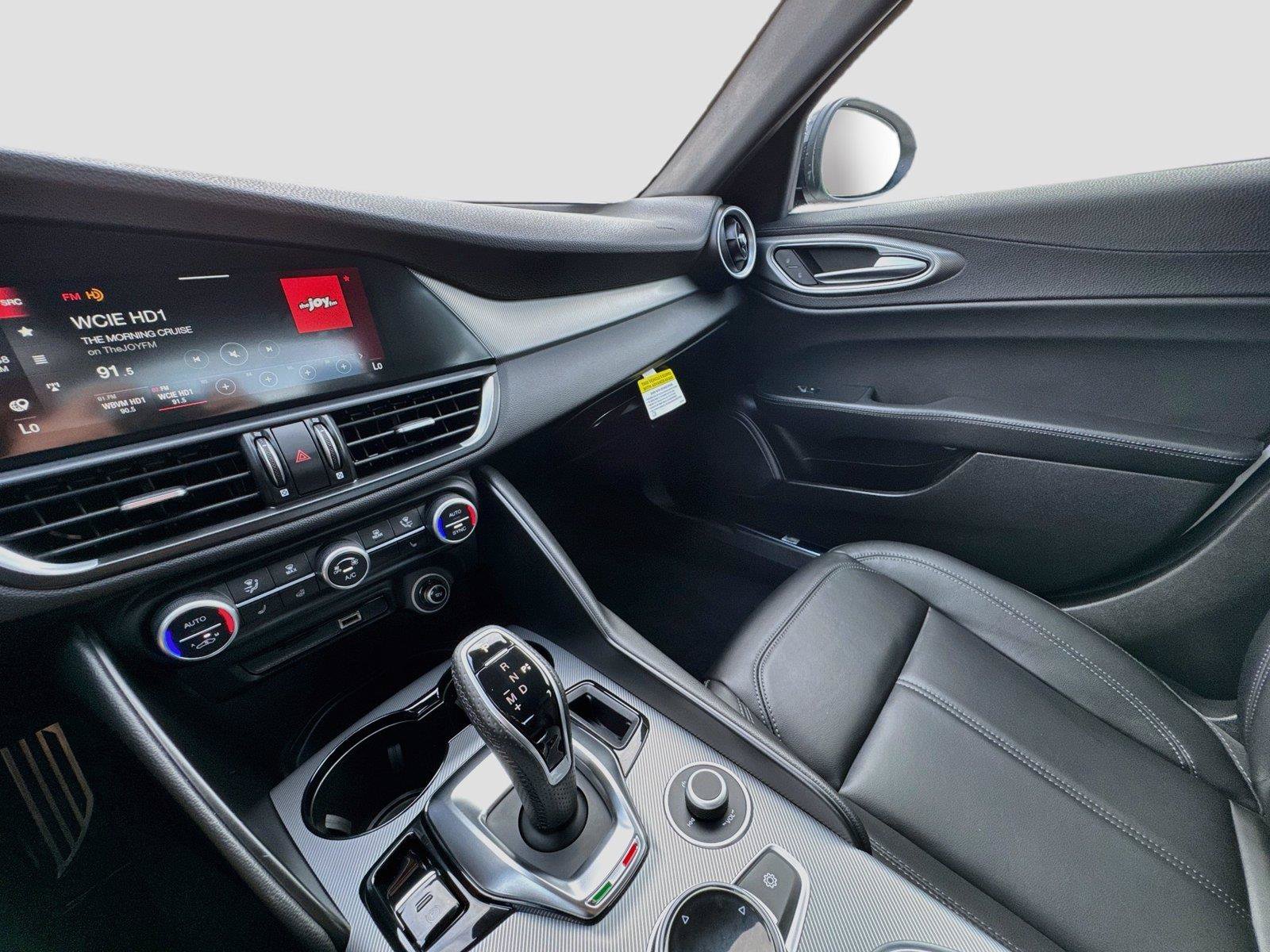 Used 2025 Alfa Romeo Giulia w/ Driving Assist Package RWD image 15