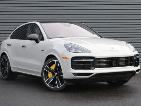 Used 2023 Porsche Cayenne Turbo S image 7