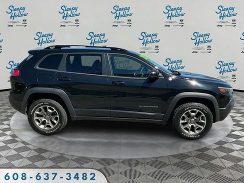 Used 2022 Jeep Cherokee Trailhawk w/ Premium Leather Package AWD/4WD image 4