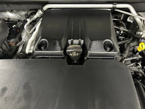 Certified 2024 Chevrolet Colorado ZR2 w/ ZR2 Convenience Package III AWD/4WD image 10