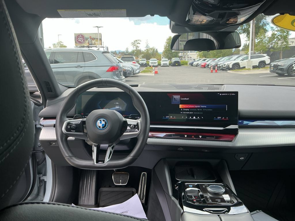 Used 2025 BMW i5 xDrive40 w/ M Sport Package AWD/4WD image 21