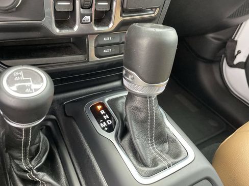 Used 2020 Jeep Wrangler Unlimited Sahara AWD/4WD image 28