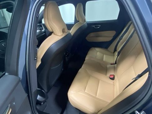 Certified 2022 Volvo XC60 B6 Inscription w/ Advanced Package image 11