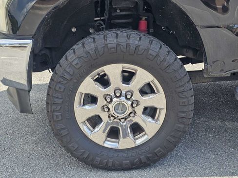 Used 2017 Ford F250 Lariat w/ Lariat Ultimate Package AWD/4WD image 12