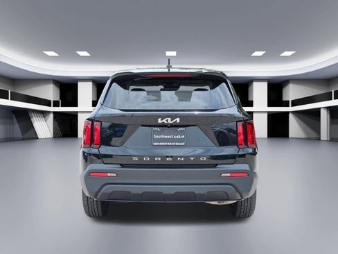 Used 2022 Kia Sorento LX FWD image 5