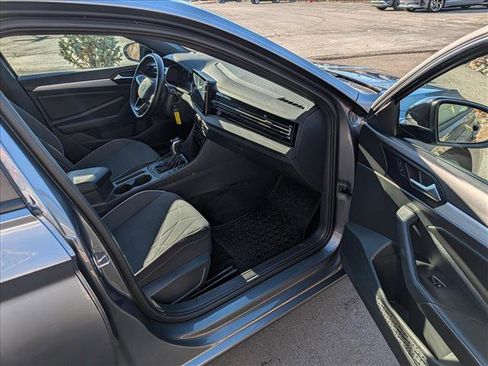 Used 2025 Volkswagen Jetta Sport image 12