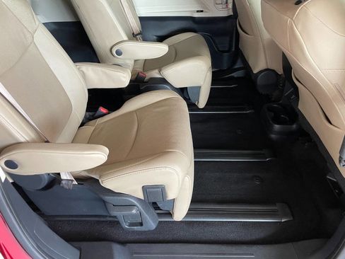 Used 2021 Toyota Sienna Limited image 25