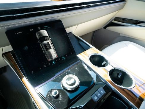 Used 2025 Cadillac Escalade Sport Platinum w/ LPO, Floor Liner Package AWD/4WD image 41