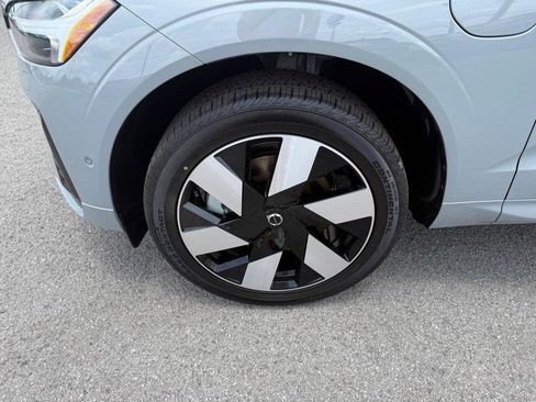 New 2025 Volvo XC60 T8 Plus w/ Protection Package Premier AWD/4WD image 9