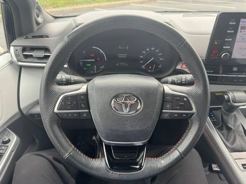 Used 2023 Toyota Sienna XSE w/ XSE Plus Package FWD image 23