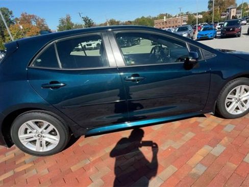 Used 2021 Toyota Corolla SE w/ SE Preferred Package image 2