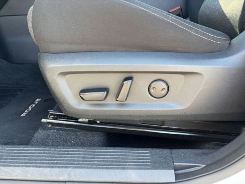 Used 2025 Nissan Rogue SV FWD image 22