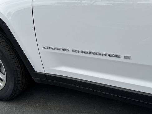 New 2025 Jeep Grand Cherokee Laredo X w/ Trailer Tow Package image 12