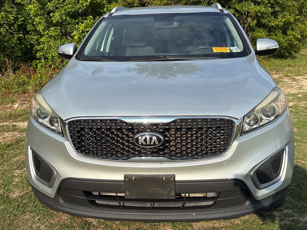 Used 2017 Kia Sorento FWD image 2
