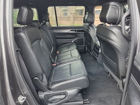 Used 2025 Jeep Wagoneer 4WD image 15