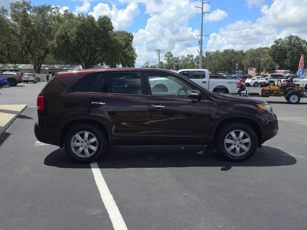 Used 2011 Kia Sorento 2WD image 4