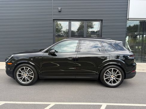 Certified 2024 Porsche Cayenne AWD/4WD image 2