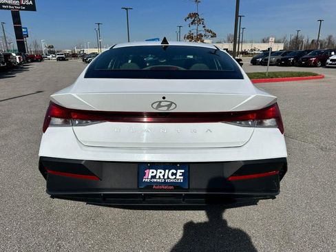 Used 2024 Hyundai Elantra SEL image 4