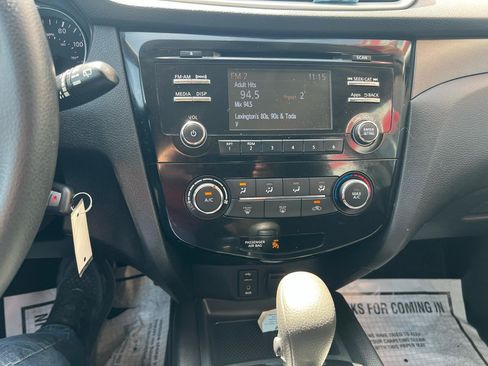 Used 2016 Nissan Rogue S AWD/4WD image 21