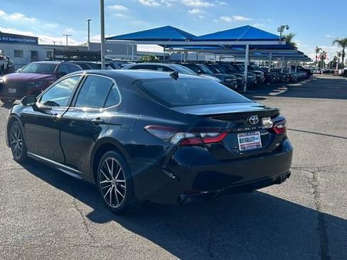 Used 2023 Toyota Camry SE image 5