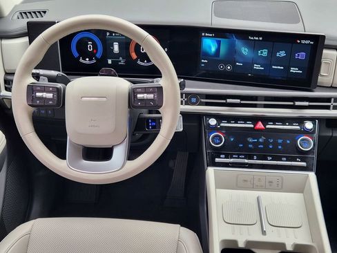 Certified 2025 Hyundai Santa Fe SEL image 25