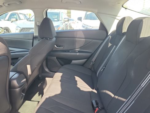 Used 2024 Hyundai Elantra SEL FWD image 12