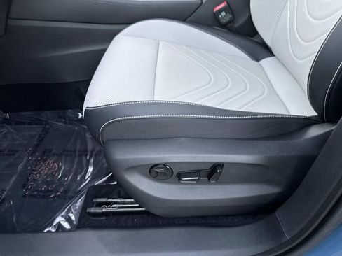 Certified 2025 Volkswagen Tiguan SE w/ Panoramic Sunroof Package image 14