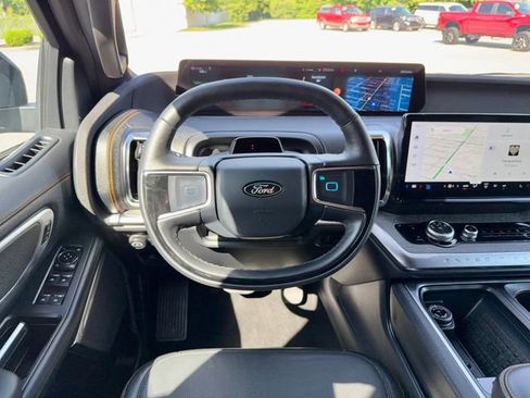 Used 2025 Ford Expedition Tremor AWD/4WD image 15