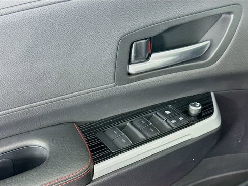 Used 2025 Toyota Sienna XSE FWD image 23