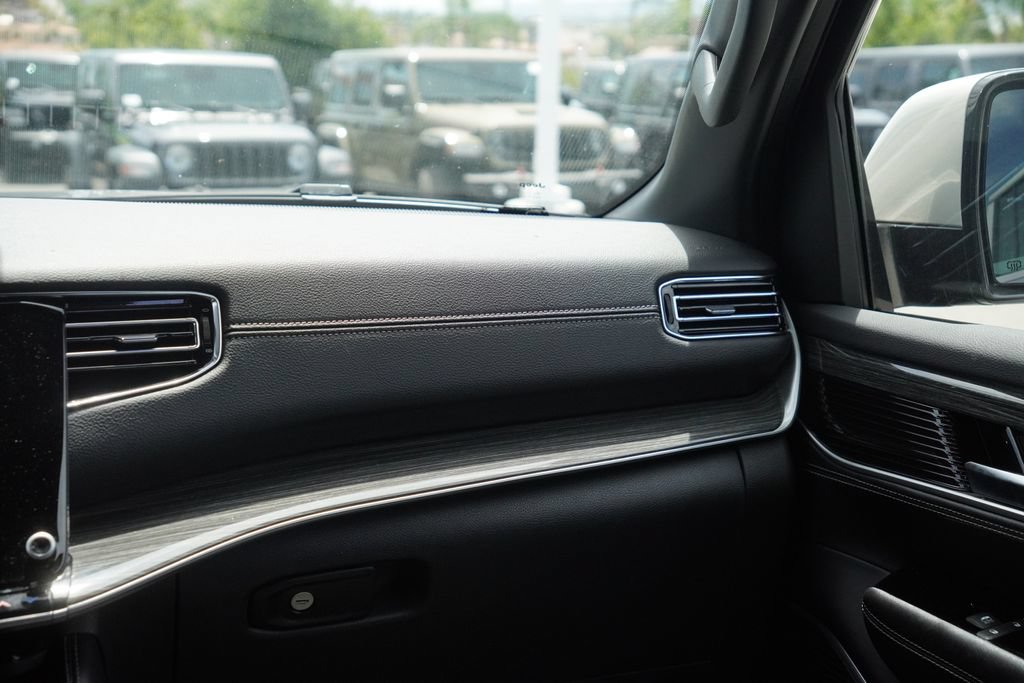 Certified 2022 Jeep Wagoneer Series II RWD image 39