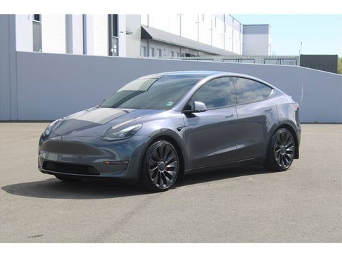 Used 2023 Tesla Model Y Long Range AWD/4WD image 1