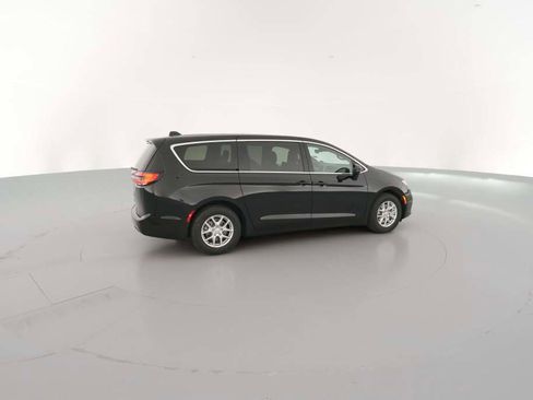 New 2026 Chrysler Pacifica Select image 13