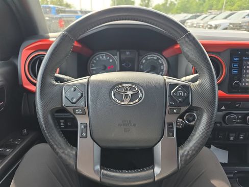 Used 2019 Toyota Tacoma TRD Sport AWD/4WD image 25