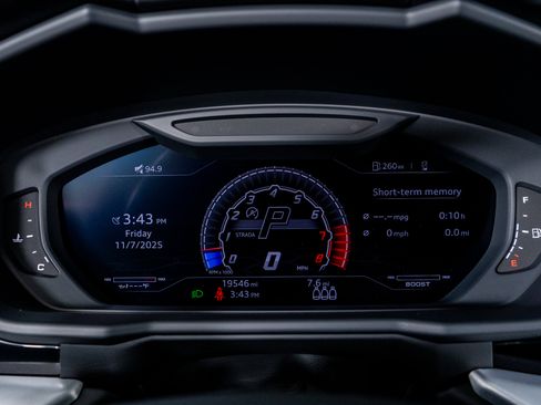 Used 2021 Lamborghini Urus image 42