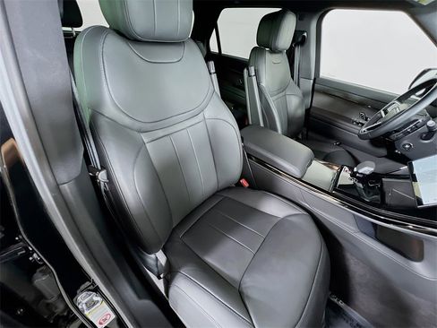 Used 2025 Land Rover Range Rover Sport SE image 30