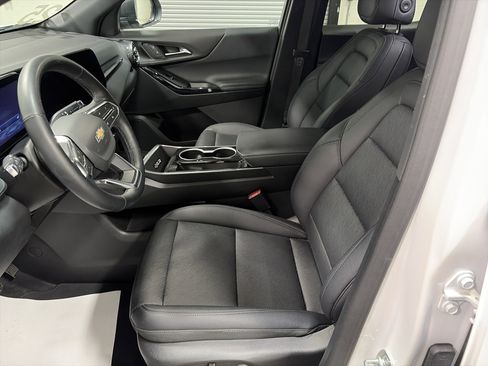 Used 2025 Chevrolet Equinox LT w/ Convenience Package II image 12