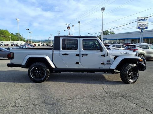 Used 2022 Jeep Gladiator Sport AWD/4WD image 2