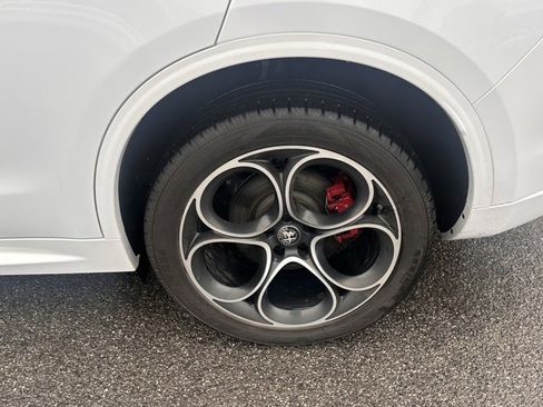 Used 2022 Alfa Romeo Stelvio Veloce image 20