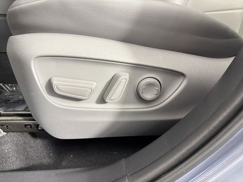 Used 2020 Toyota Highlander XLE AWD/4WD image 8