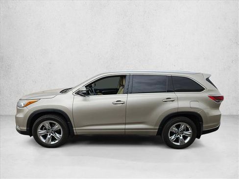 Used 2016 Toyota Highlander Limited w/ Driver Technology Package AWD/4WD image 7